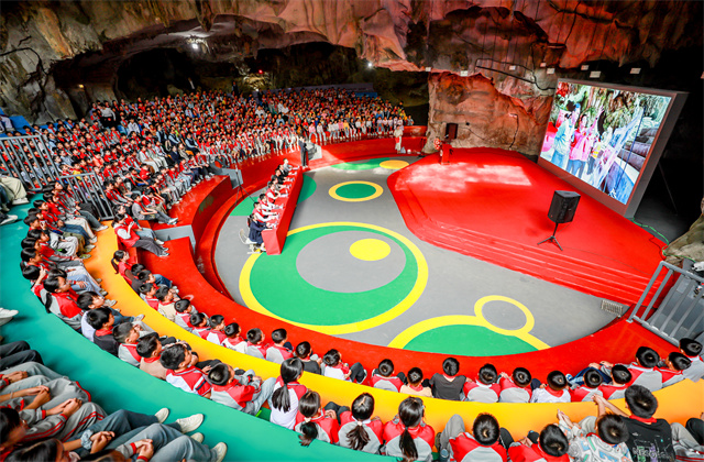 PA��Ѷ(�й���)�ٷ���վ������Сѧ�ܶ�����������ʽ�ߵ�ʮ���조�������衱������ѧ�˶�Բ������